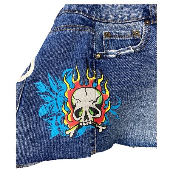 Ed Hardy Flame Skull Denim Shorts Size 32 NWT - Picture 3 of 6